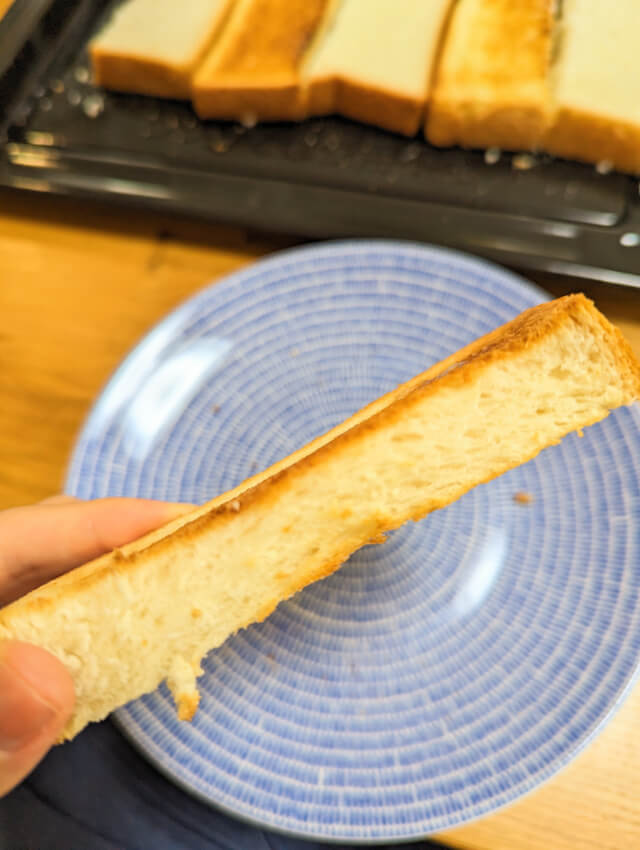 パルシステム　国産小麦もっちり食パン　焼き上がり断面